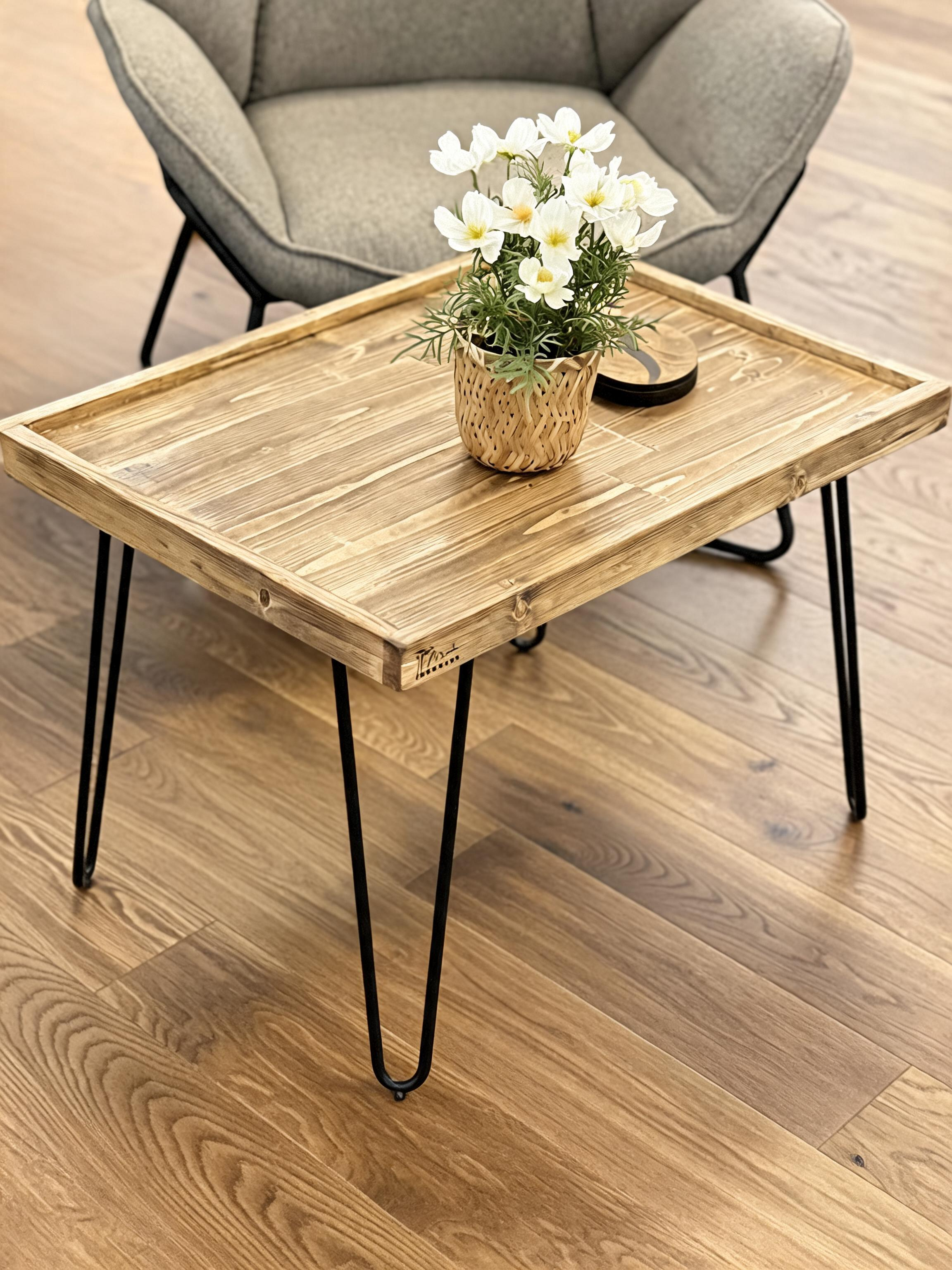 Couchtisch aus rustikalem Altholz – Beistelltisch aus Palettenholz