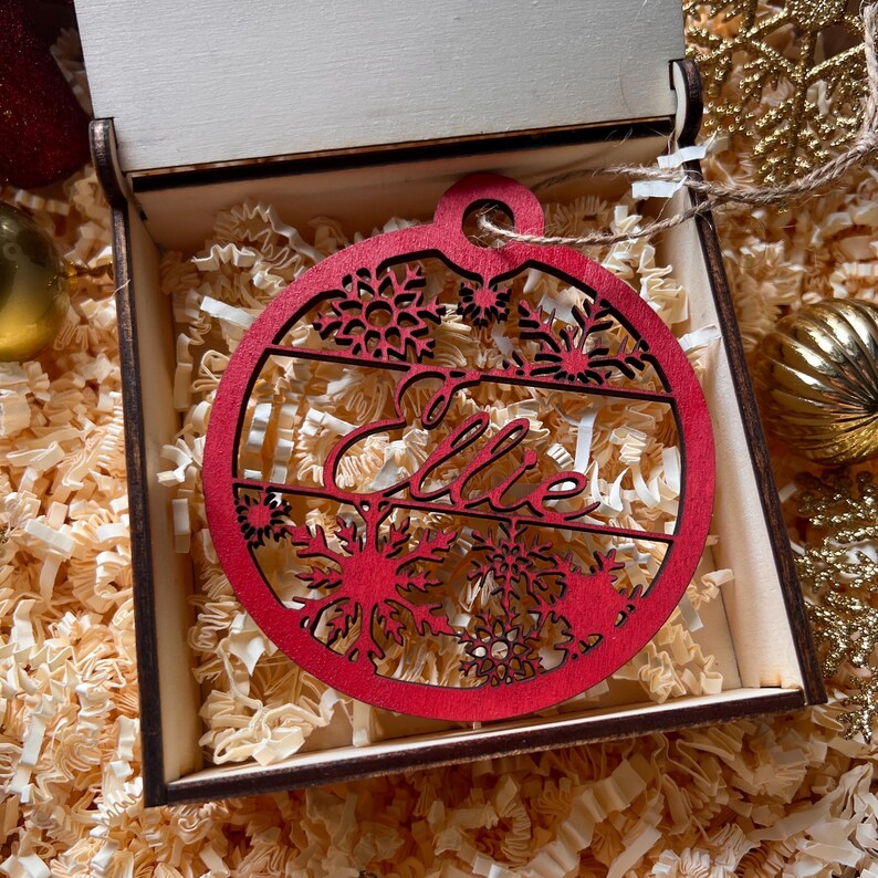 Personalized wooden ornaments for the Christmas tree – Unique family names image 2