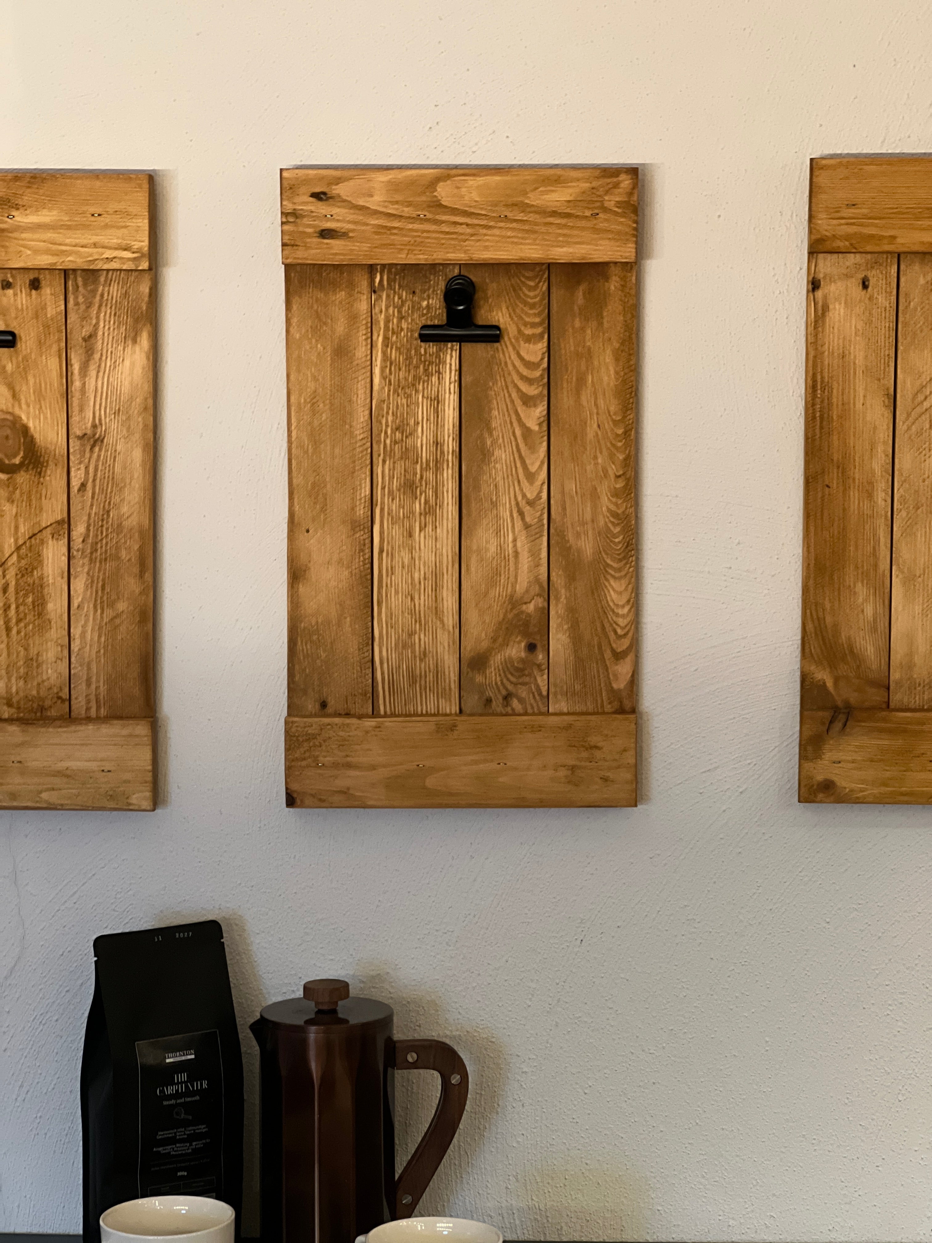 Farmhouse-style Clip Frame made from Pallet Wood with an Oak Finish