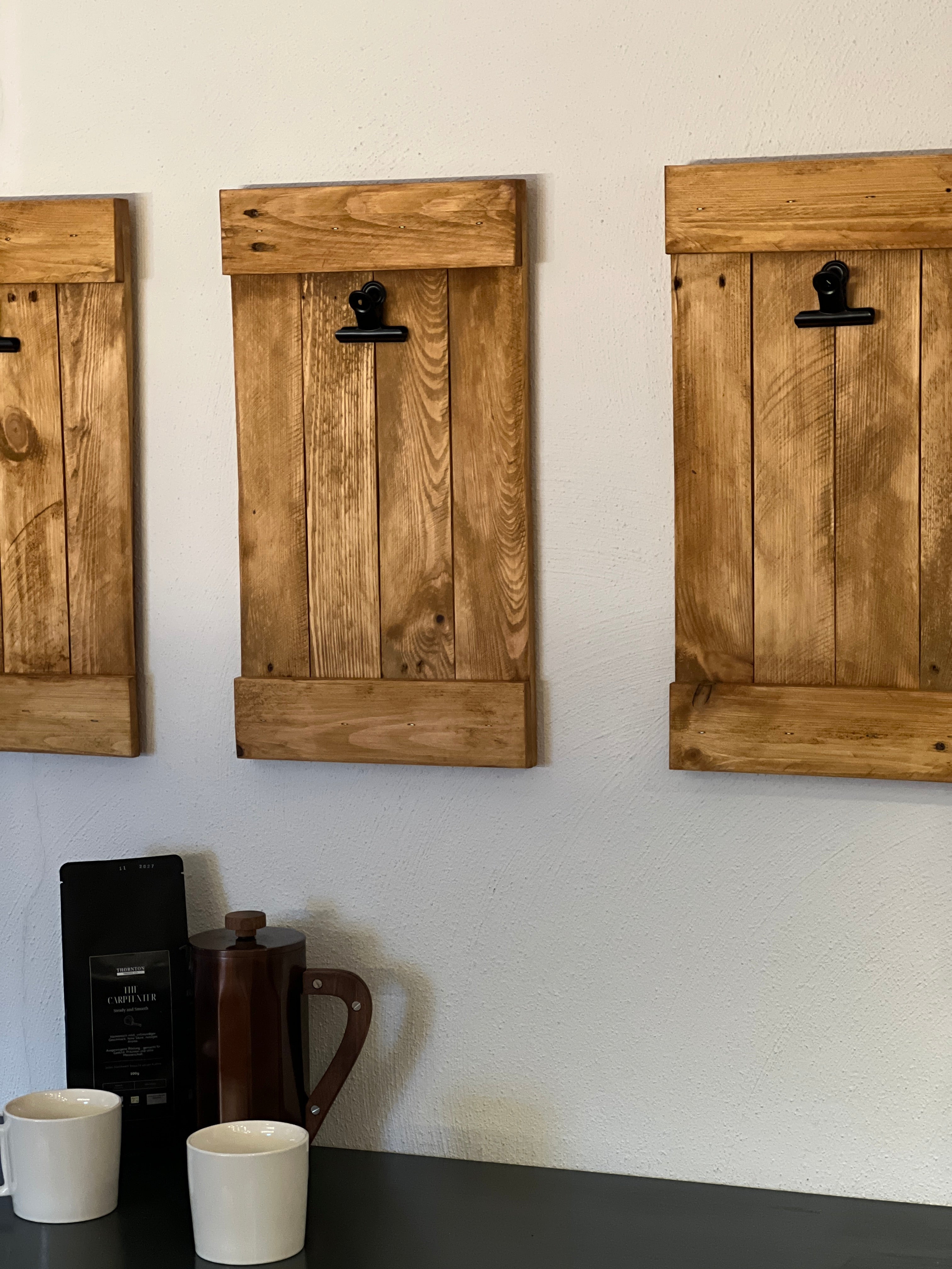 Farmhouse-style Clip Frame made from Pallet Wood with an Oak Finish