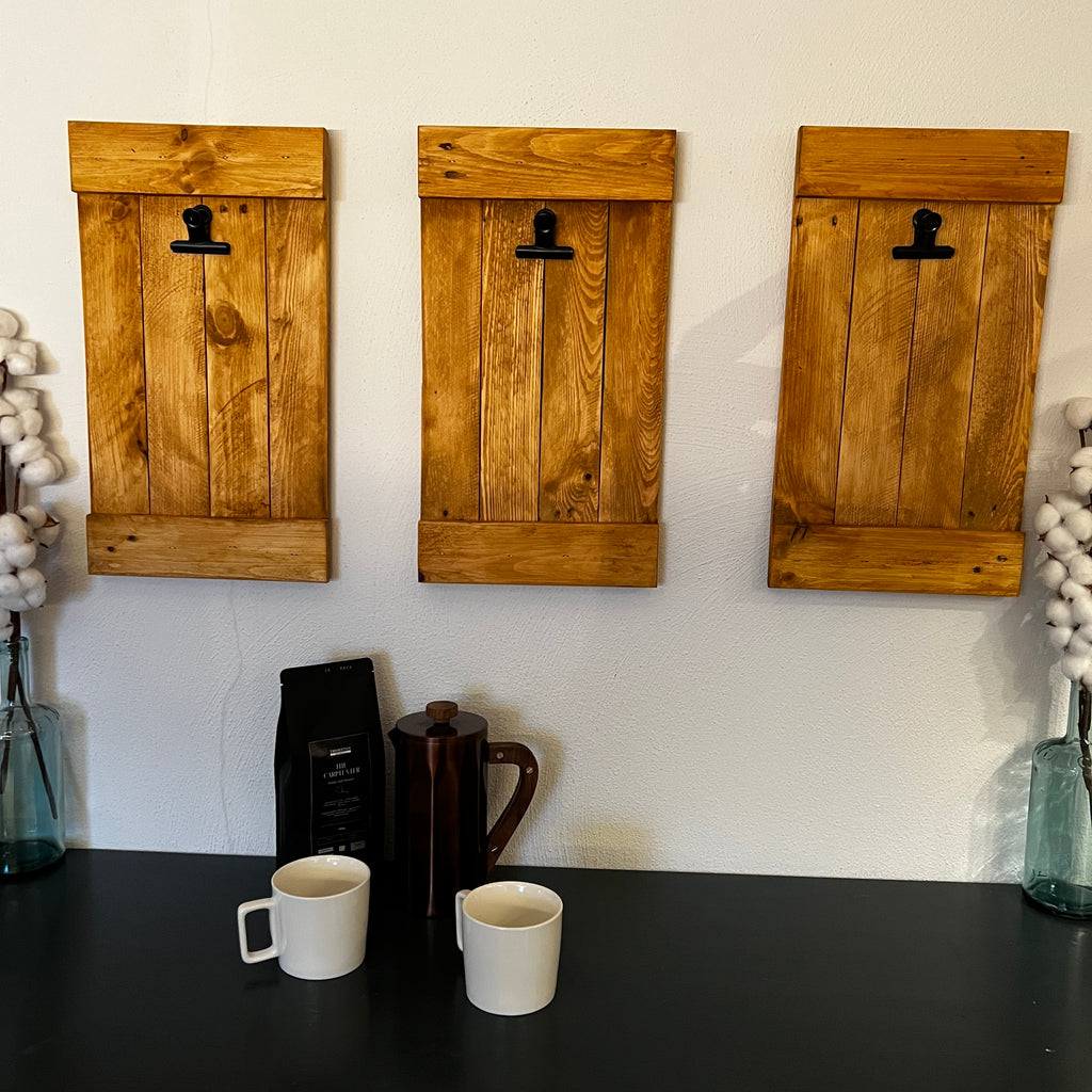 Farmhouse-style Clip Frame made from Pallet Wood with an Oak Finish