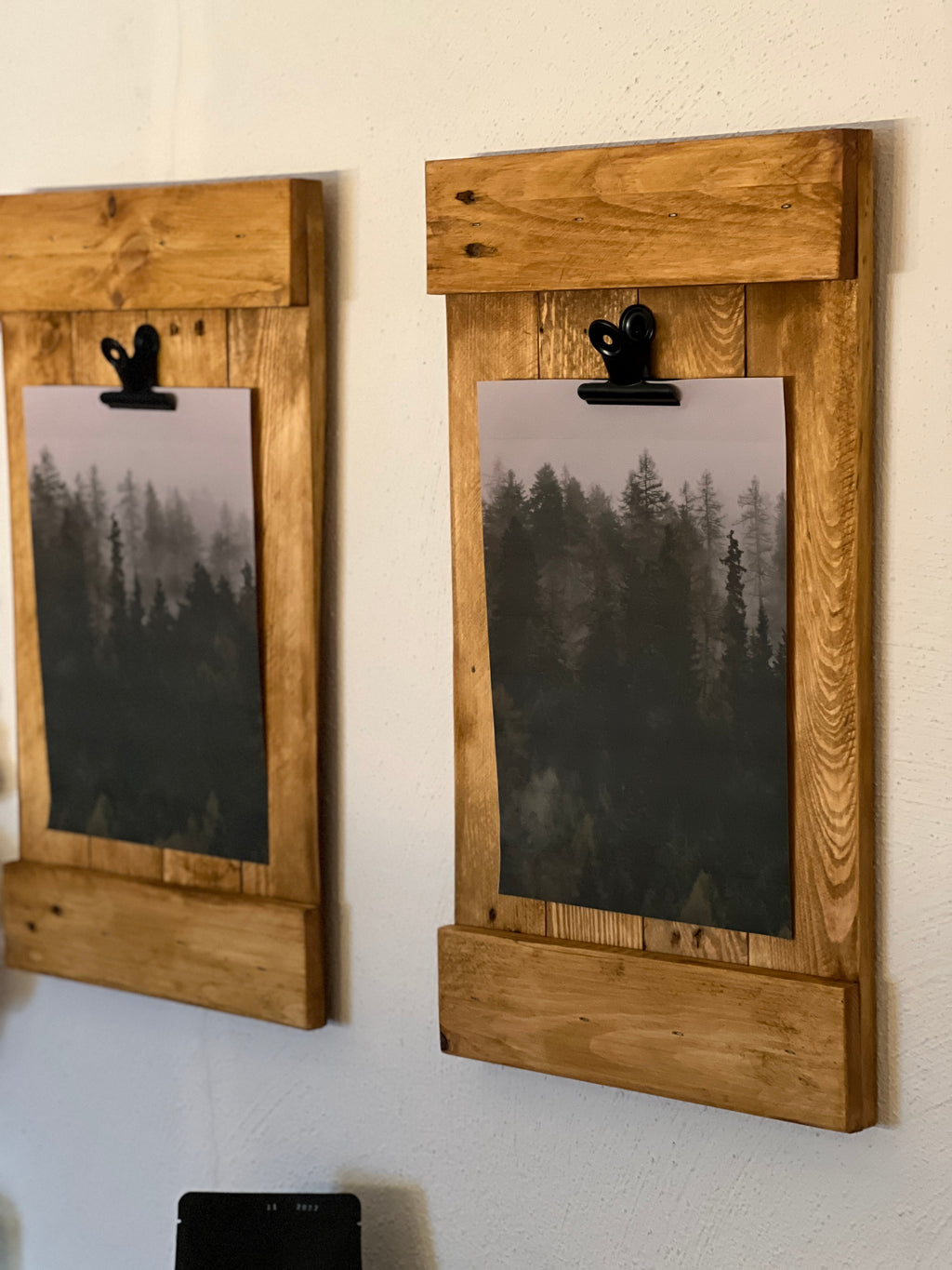 Farmhouse-style Clip Frame made from Pallet Wood with an Oak Finish