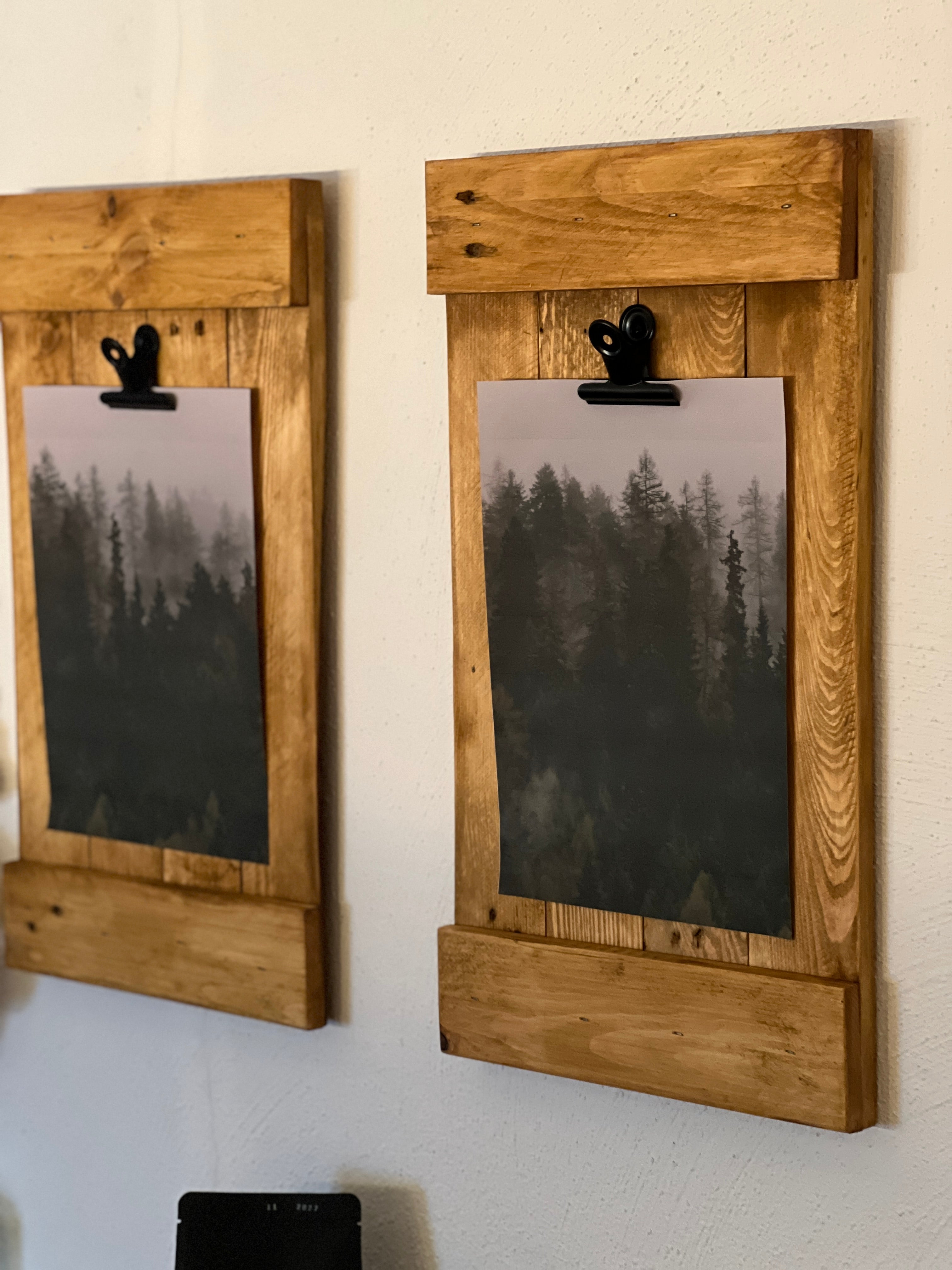 Farmhouse-style Clip Frame made from Pallet Wood with an Oak Finish