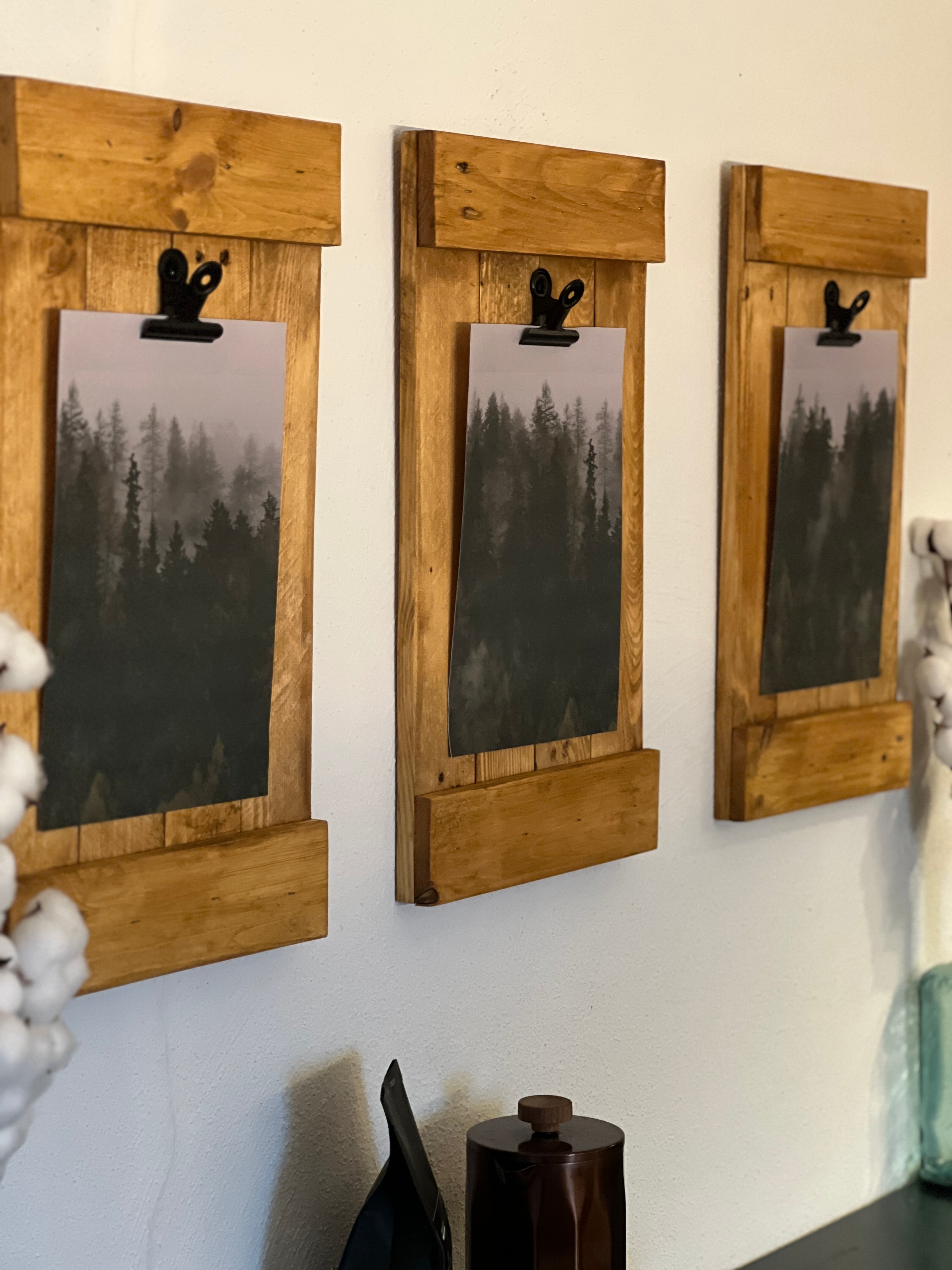 Farmhouse-style Clip Frame made from Pallet Wood with an Oak Finish
